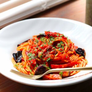 トマトとベーコンのパスタ